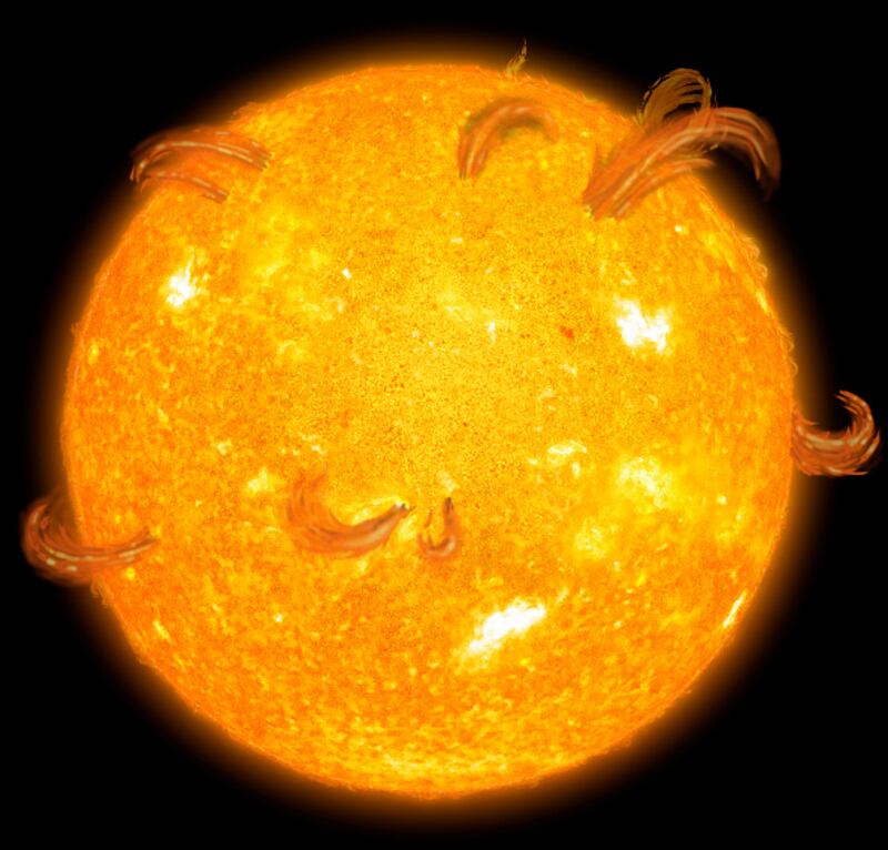 Están ligadas a fluctuaciones en el nivel de actividad magnética del Sol