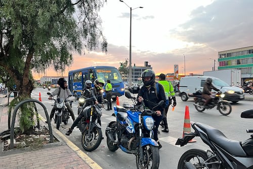 Este país impuso 200 dólares de multa por circular dos personas en moto