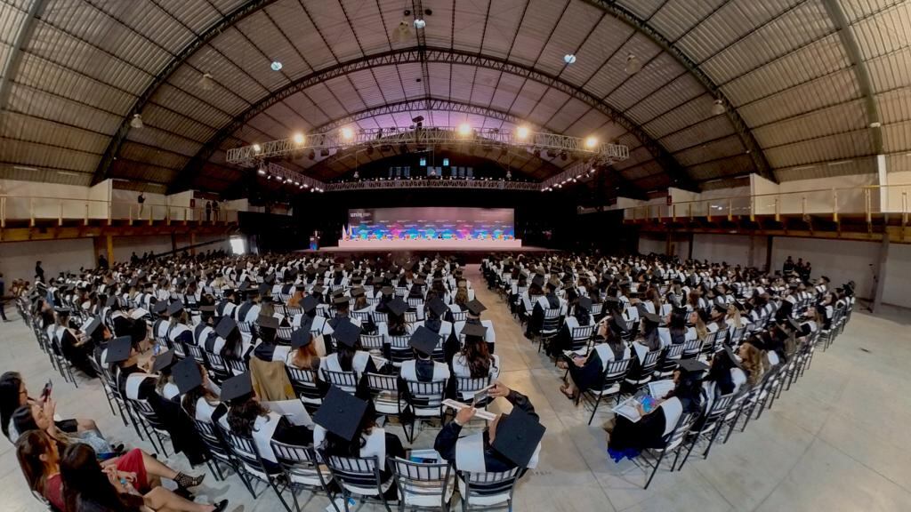 Más de 2.000 de estudiantes celebran haber cumplido sus sueños en el Encuentro Internacional Alumni Ecuador – 2023
