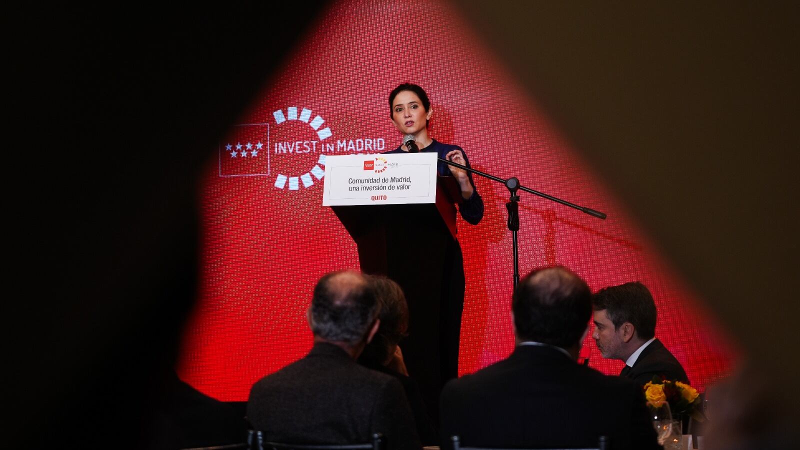 La presidenta regional participa en Quito en un encuentro con empresarios de Ecuador organizado por Invest in Madrid