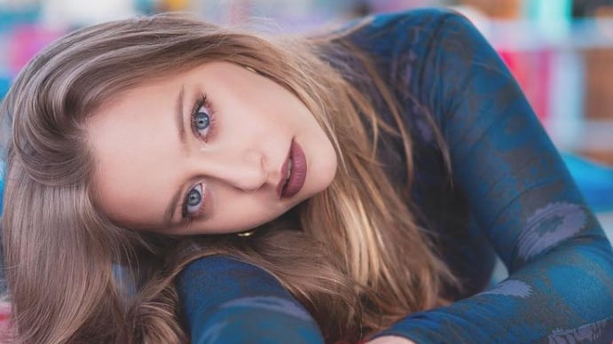 Un ecuatoriano se hizo famoso por hacer duo con ella