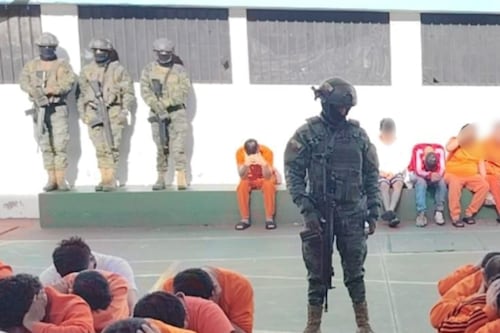 Hallan minisuite amoblada en una celda durante operativo militar en la cárcel de El Inca, en Quito