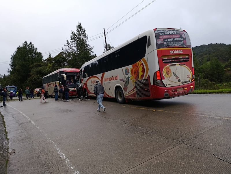 Accidente buses Cuenca Loja