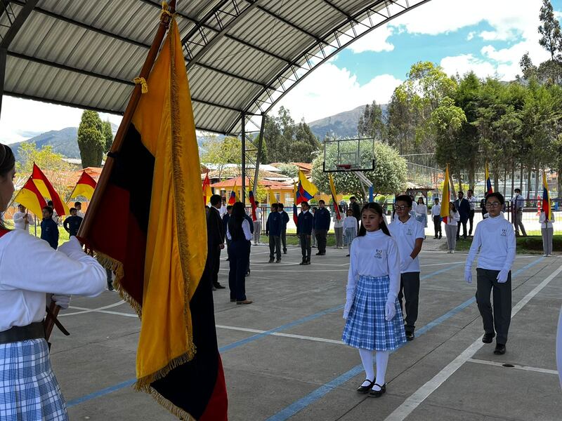 Abanderados de instituciones educativas juraron la bandera