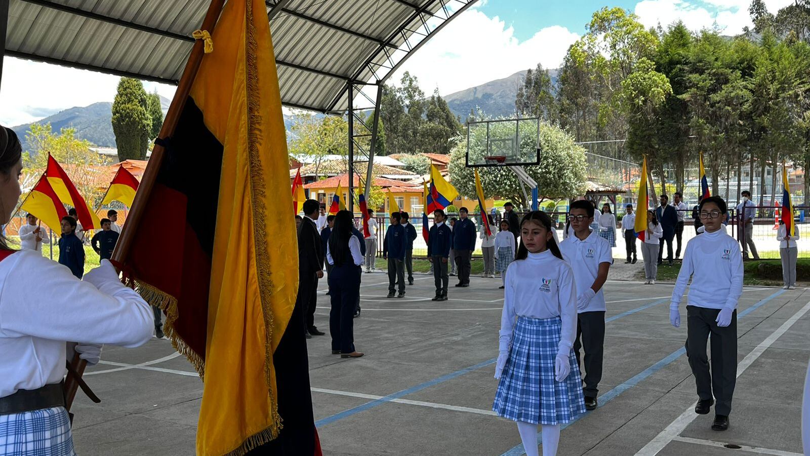 Abanderados de instituciones educativas juraron la bandera