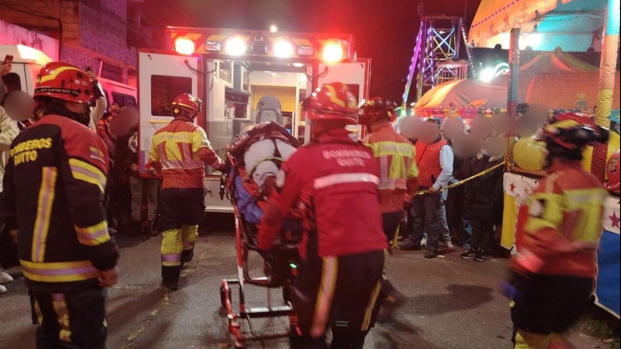 Dos heridos al caer de un juego mecánico en La Vicentina, en Quito