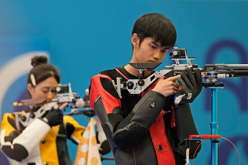 China marca el ritmo en París 2024 con las dos primeras medallas de oro