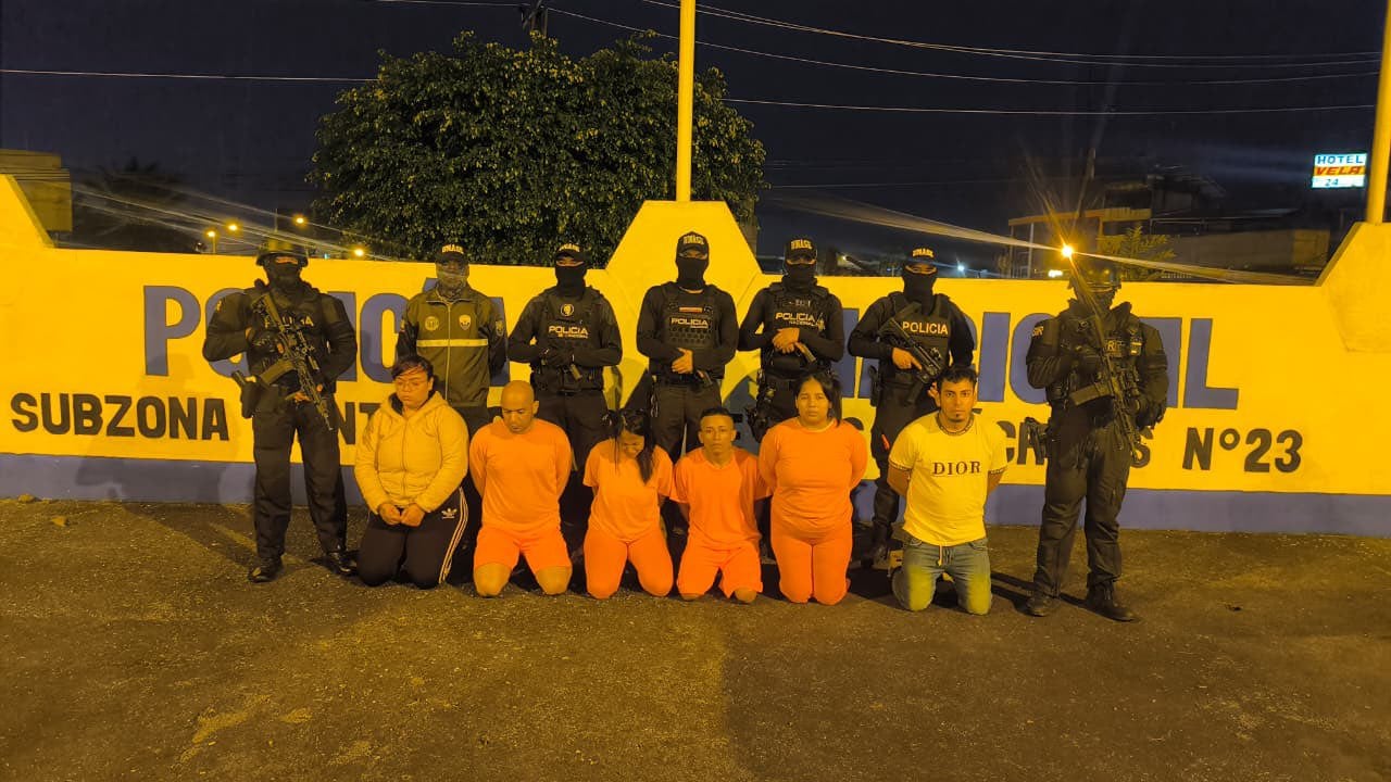 Exigían pagos bajo amenazas de muerte y atentados contra buses en Quito y Santo Domingo: así fueron capturados - Fuente: John Reimberg