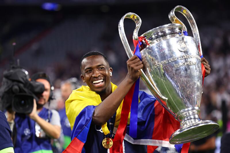 William Pacho, campeón de la Champions League.