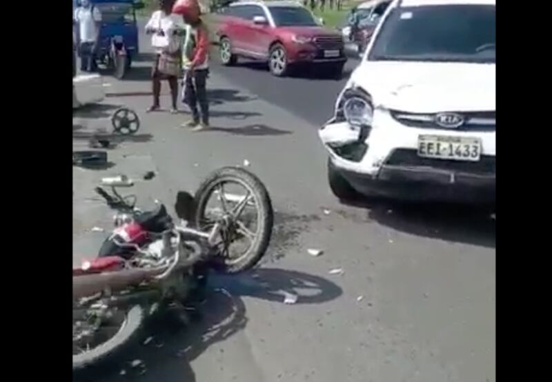 "Los presuntos ladrones intentaron huir en motocicleta".