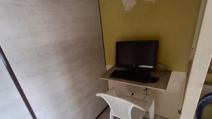 Clausura de cibercafé en San Juan, Quito, tras denuncia e irregularidades