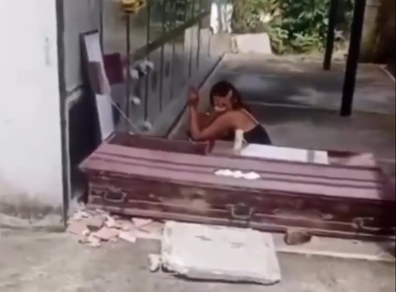 Profanación de tumbas en Colombia - Captura de video de X