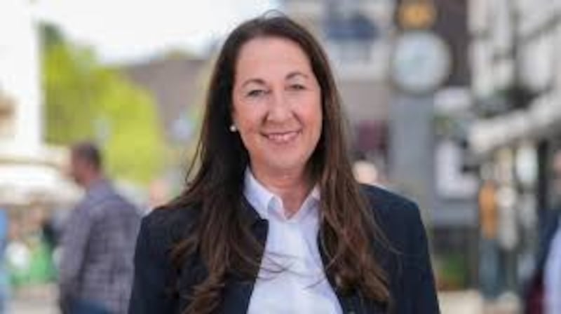 Iris Stalzer, alcaldesa de Herdecke, se encuentra en estado crítico tras ser apuñalada en su domicilio.