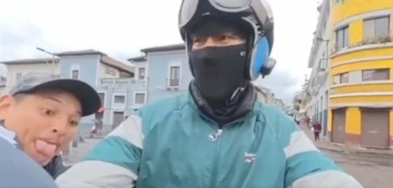 VIDEO: Asaltan a youtuber coreano en pleno Centro Histórico de Quito -  Fuente: Video de X