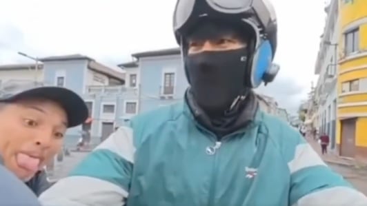 VIDEO: Asaltan a youtuber coreano en pleno Centro Histórico de Quito - Fuente: Video de X
