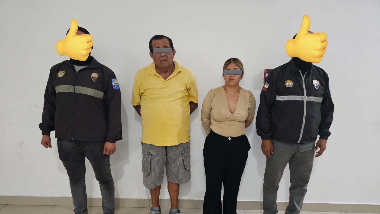 Caen dos presuntos “sacapintas” tras asaltar a una mujer que retiró USD 5.000 del banco en el Suburbio de Guayaquil