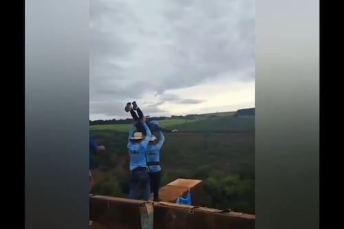 “Aquí solo quedan el dolor y el anhelo”: rompe el silencio la madre de la joven que fue lanzada desde un puente sin cuerda en Brasil