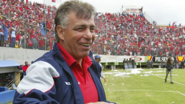 El profesor Ever Hugo Almeida se tuvo que operar de la cadera unas semanas antes del inicio del torneo ecuatoriano y la Copa Libertadores.