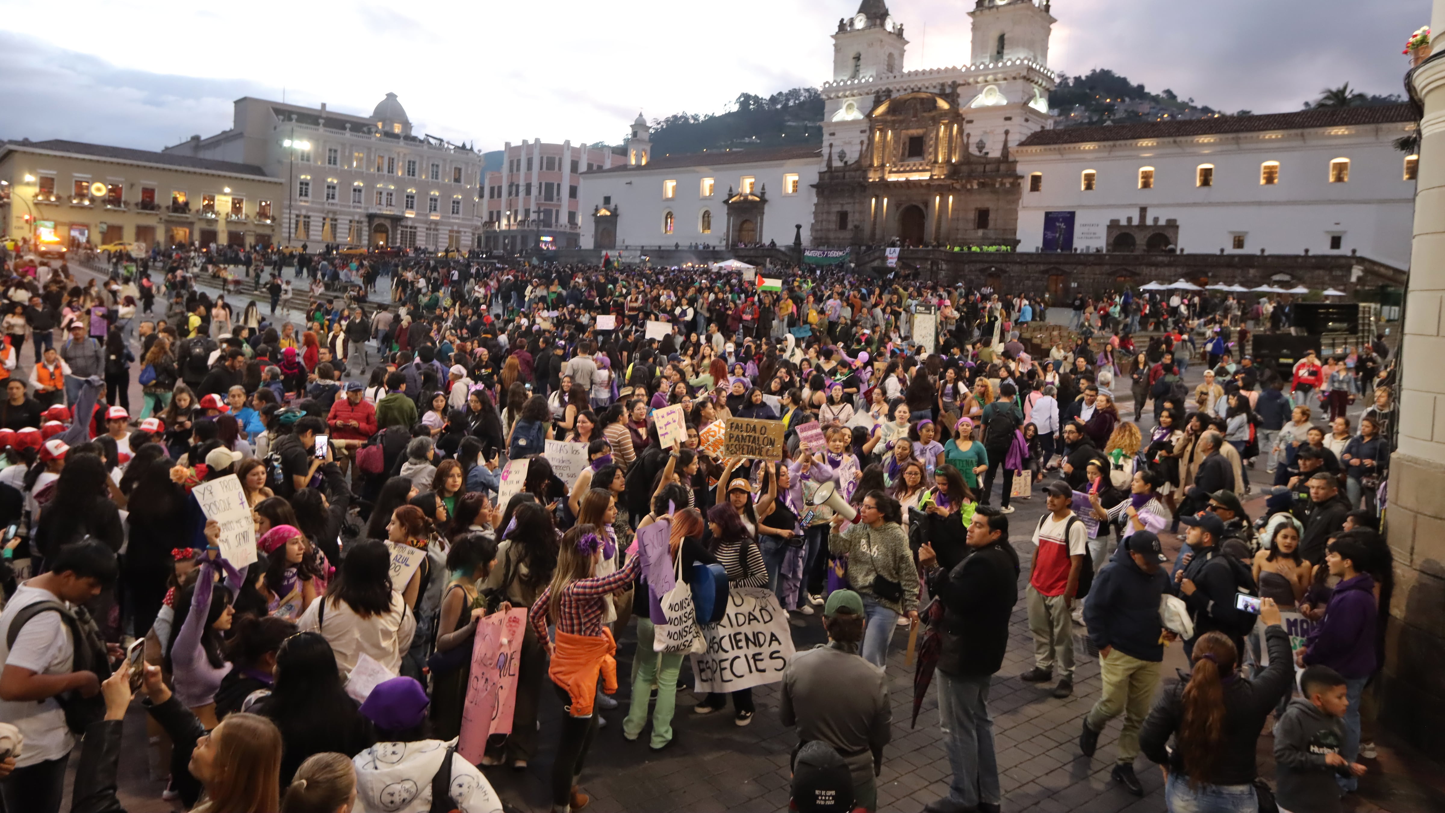 Cierres viales y rutas alternas por la marcha de este 8 de Marzo
