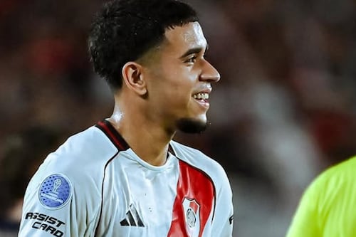 Hincha de Boca Juniors ataca a Kendry Páez previo al clásico contra River Plate