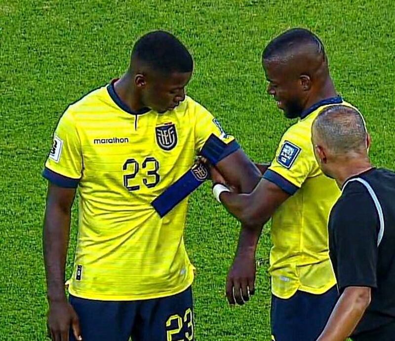 Moisés Caicedo y Enner Valencia