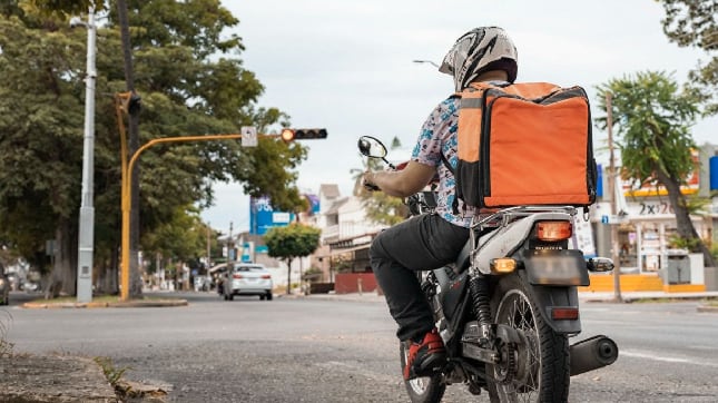 Utilizaba la fachada de “delivery” para transportar droga en Quito: fue sentenciado junto con otro sujeto