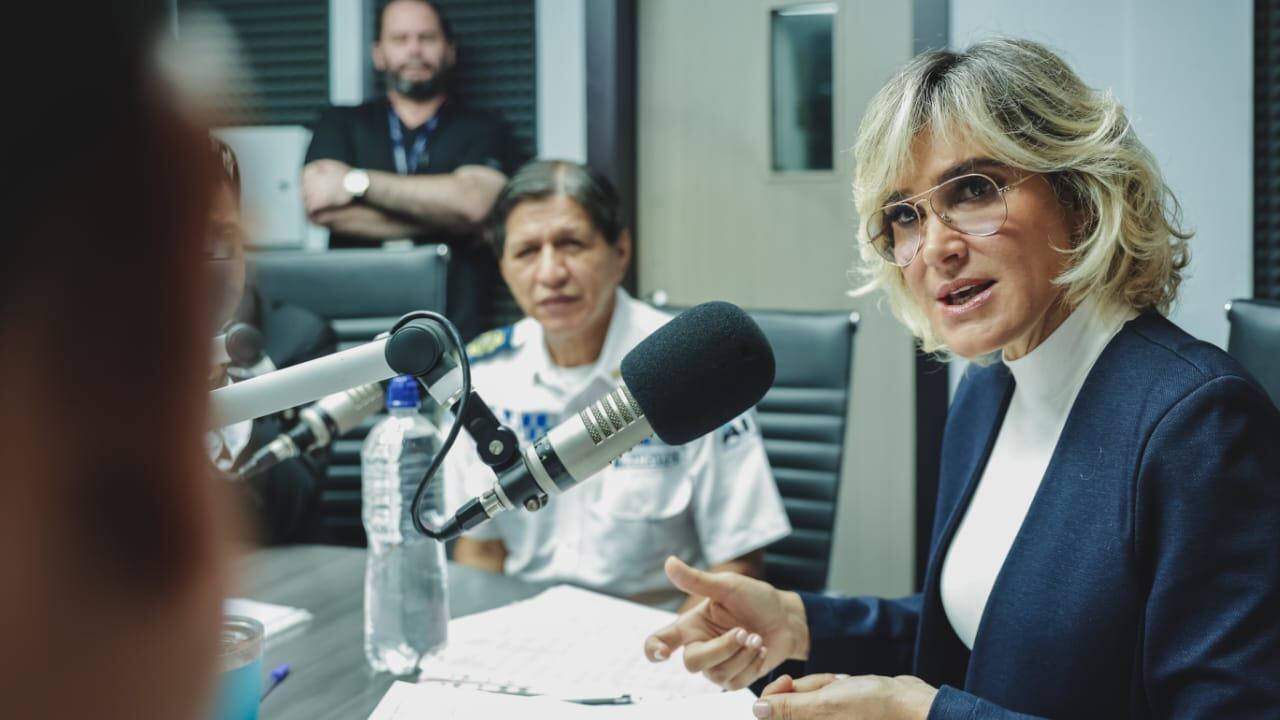 La alcaldesa Cynthia Viteri destaca la gratuidad del uso de la Metrovía para personas con movilidad reducida, estudiantes y adultos mayores.