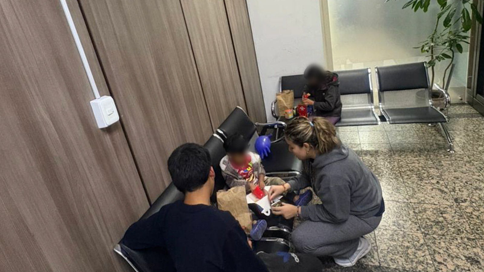 Niños brutalmente golpeados por su madre en Carapungo