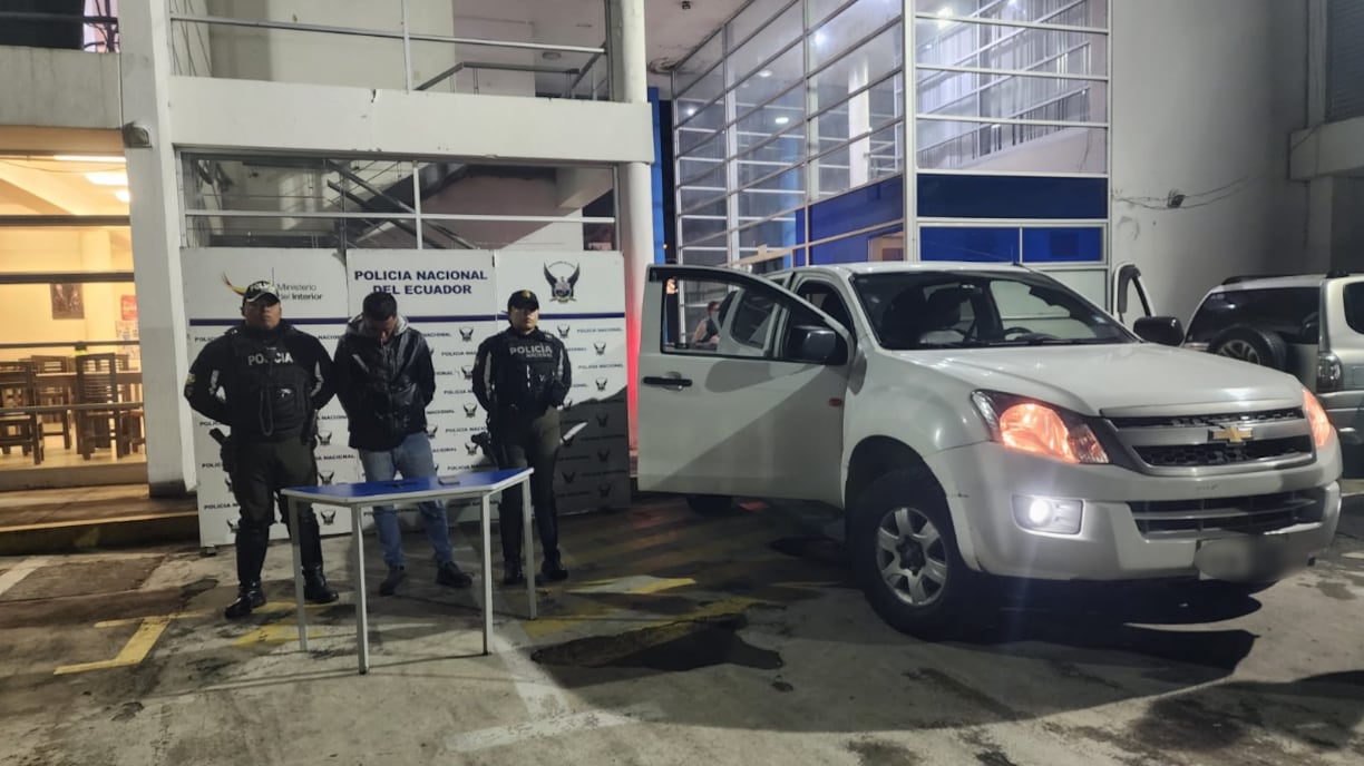 Quito: tenía orden de captura y quiso robar un carro, pero el GPS lo delató y terminó detenido