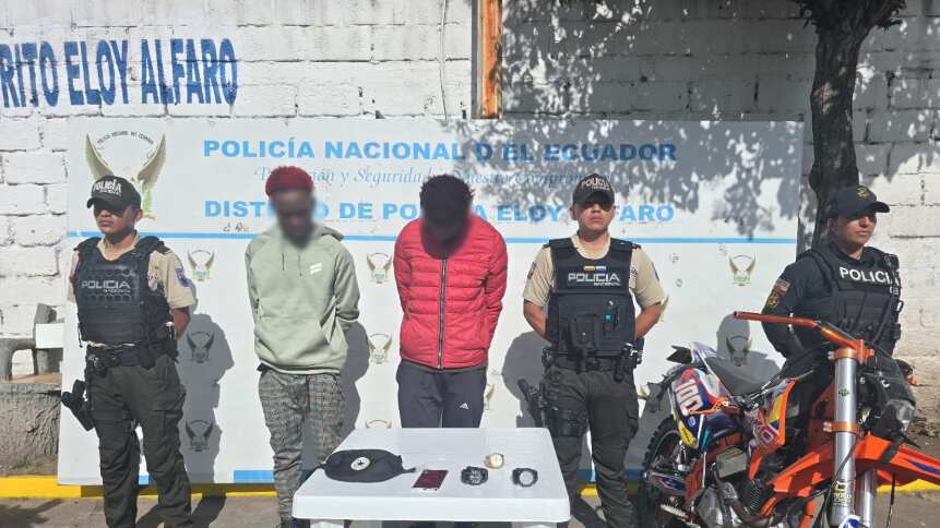 Presuntos delincuentes intentaron darse a la fuga tras el robo de una moto y el celular en Quito