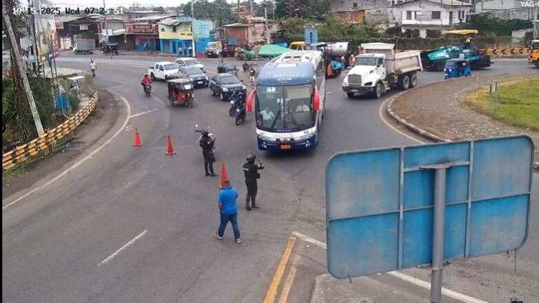 Explosión en el puente Churute provoca cierre vial en Guayas; se investigan posibles actos terroristas.