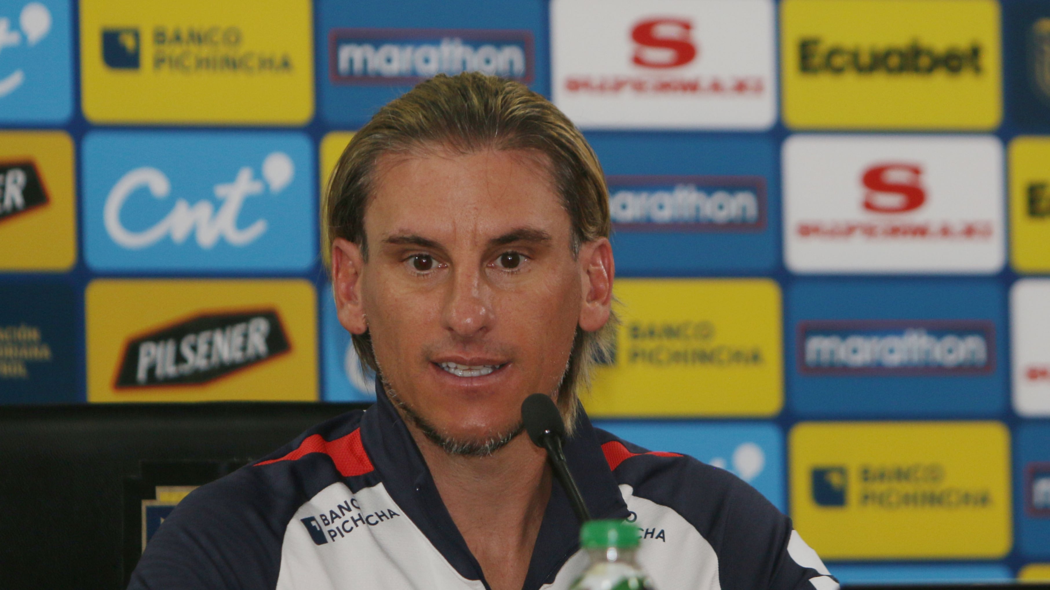Quito, martes 19 de mayo del 2026
Rueda de Prensa de Director Técnico de la Selección Ecuatoriana de Fútbol Sebastián Beccacece, en la Casa de la Selección.
Fotos : API / Rolando Enríquez