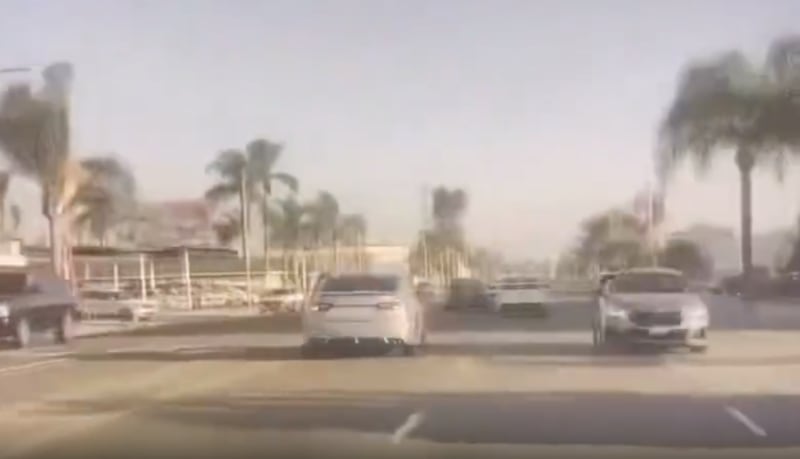El vehículo BMW conducido por el migrante ecuatoriano impactó en contravía a alta velocidad.