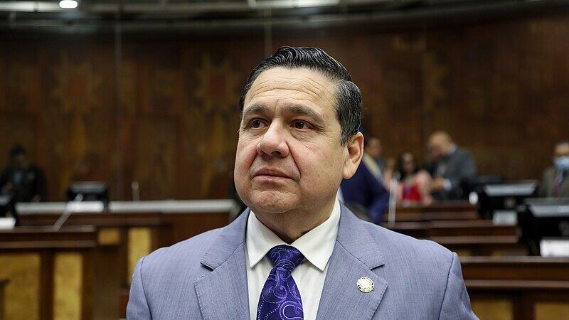 Pablo Muentes y su esposa se beneficiaron de fallos judiciales para obtener casi USD 4 millones en indemnizaciones.