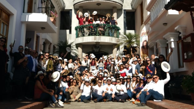 Fiesta Decameron con agentes de viaje.