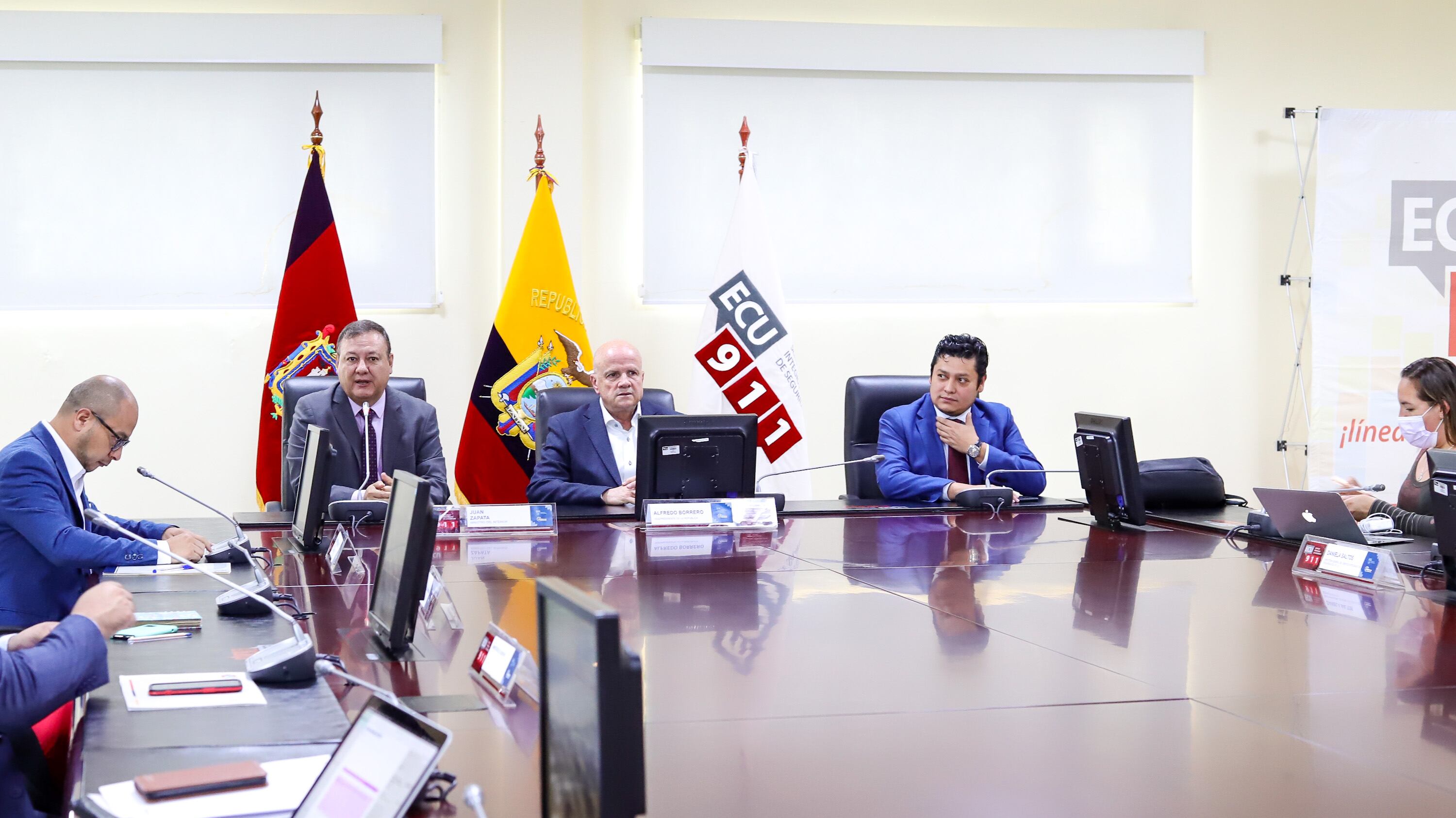 Ecuador elimina todas las restricciones de ingreso al país por covid-19