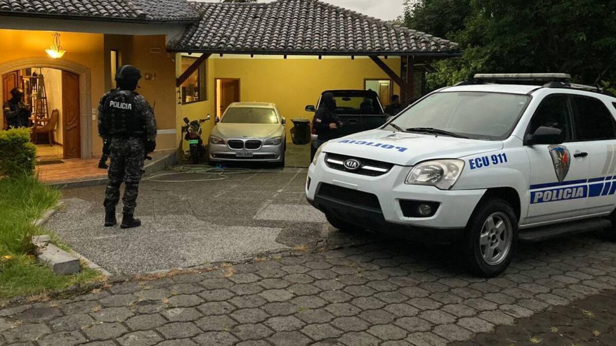 En zona exclusiva de Cumbaya se hallaron armas, municiones y pólvora