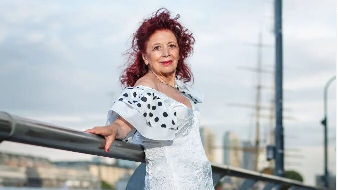 Las fotos de la modelo de 72 años que busca la corona del Miss Universo