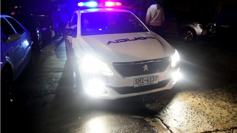 Una mujer policía saltó desde un sexto piso junto a su bebé de dos meses en Uruguay