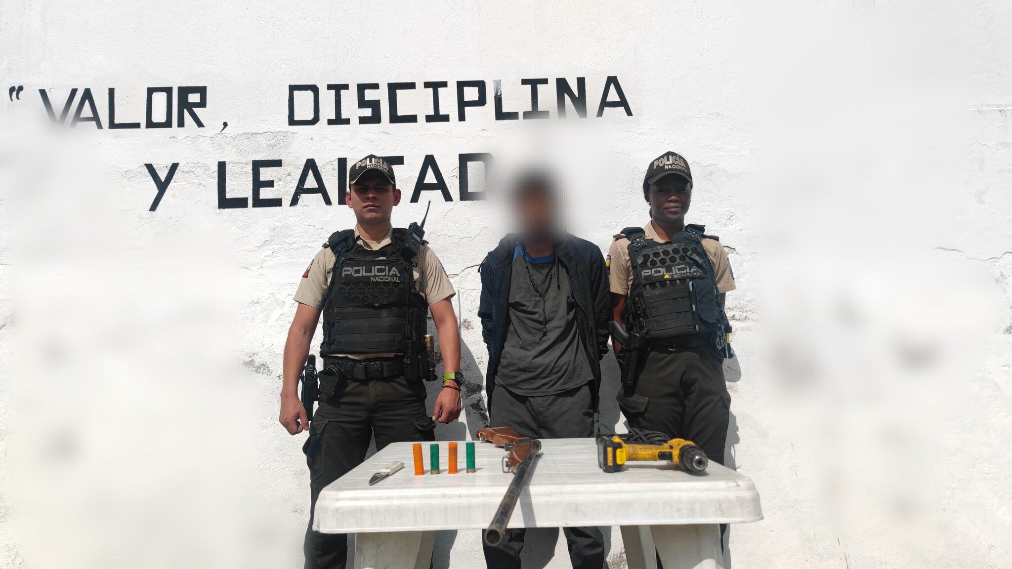 Persecución policial termina con la detención de sujeto que intentó robarse herramientas de un taller en el norte de Quito