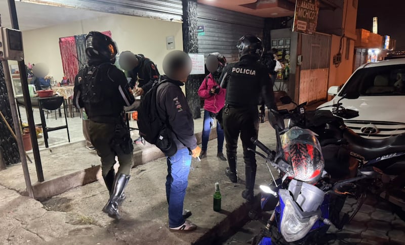 En Quito, más de 400 ciudadanos infringieron la Ley Seca hasta el inicio de la jornada electoral. Foto: Policía Nacional