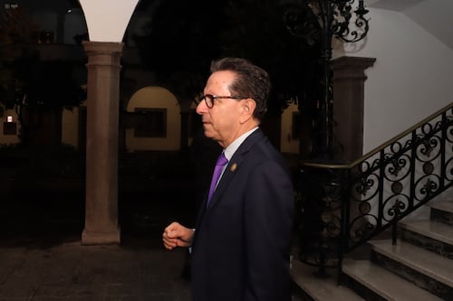 Roberto Izurieta deja la Secretaría de Comunicación