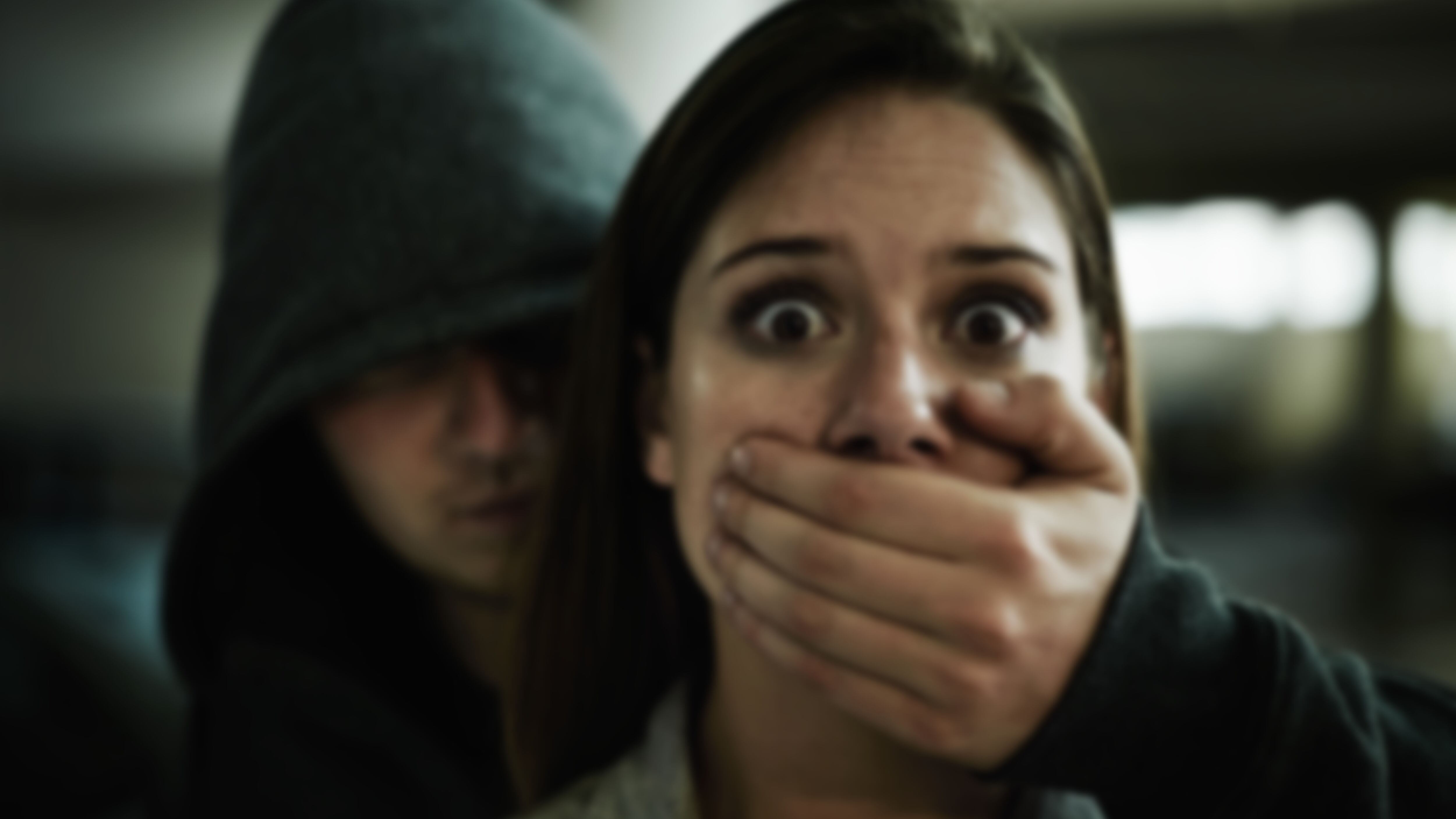 Funcionaria pública fue amenazada y agredida tras negar créditos en Quito