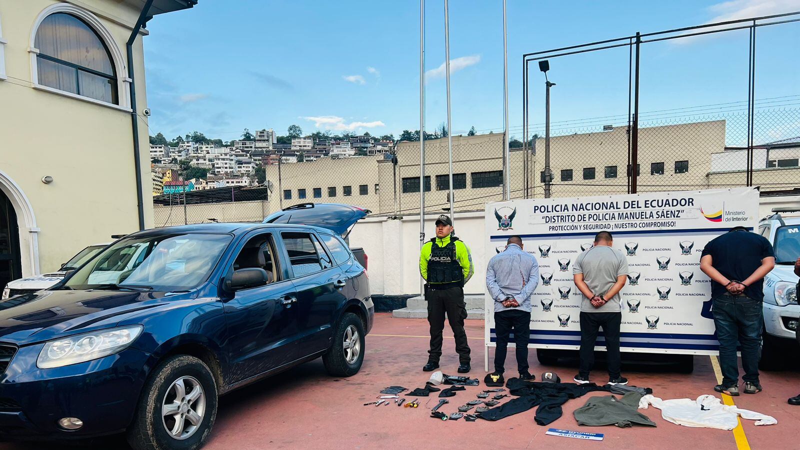 Sujetos fueron detenidos por presunto robo en la Autopista General Rumiñahui, en Quito