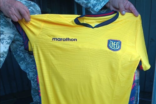 Aduana decomisa camisetas falsas de la Tri a un día del debut de Ecuador en el Mundial 2026