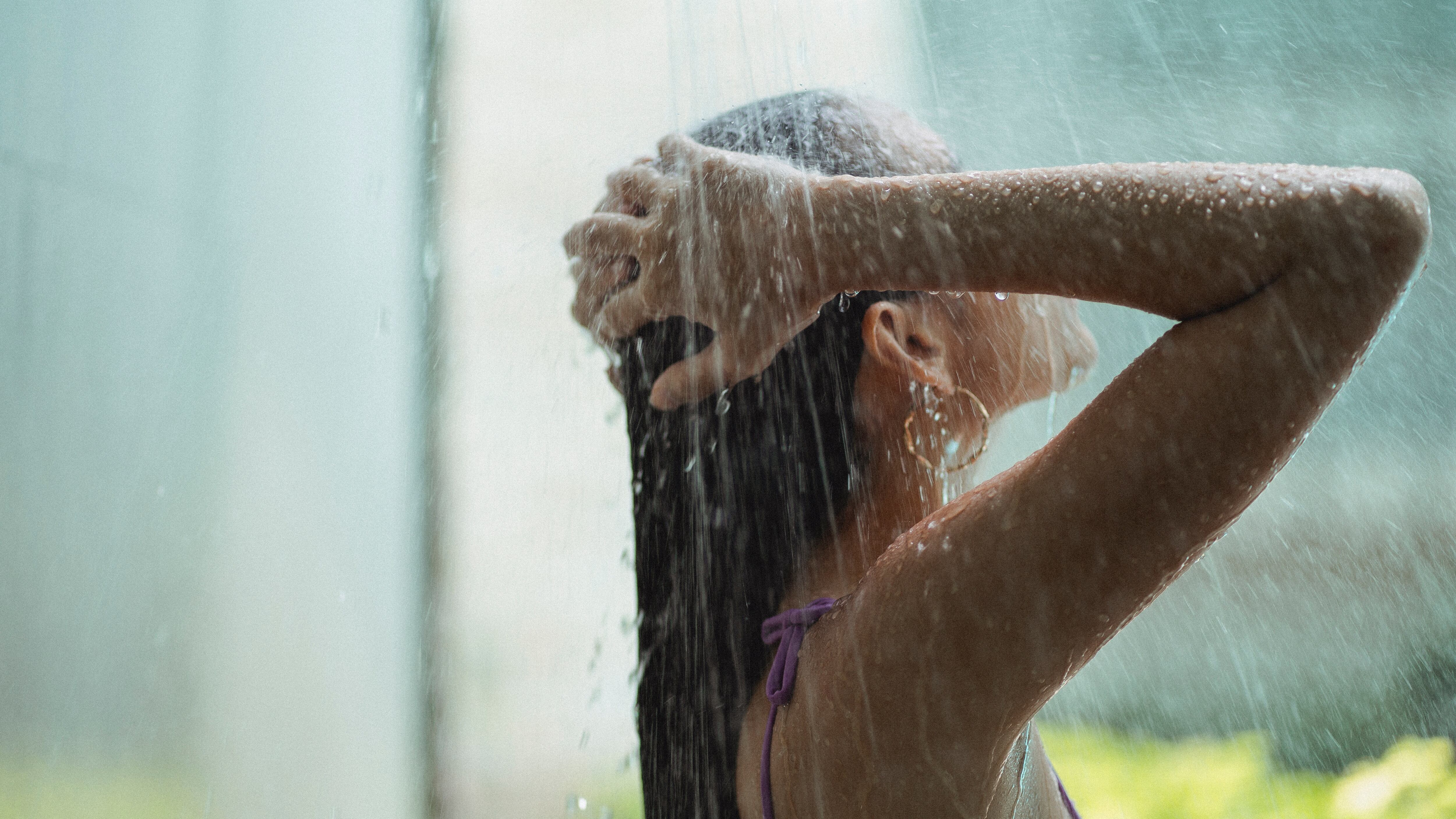 Mitos y verdades sobre el lavado del cabello que pueden provocar caspa