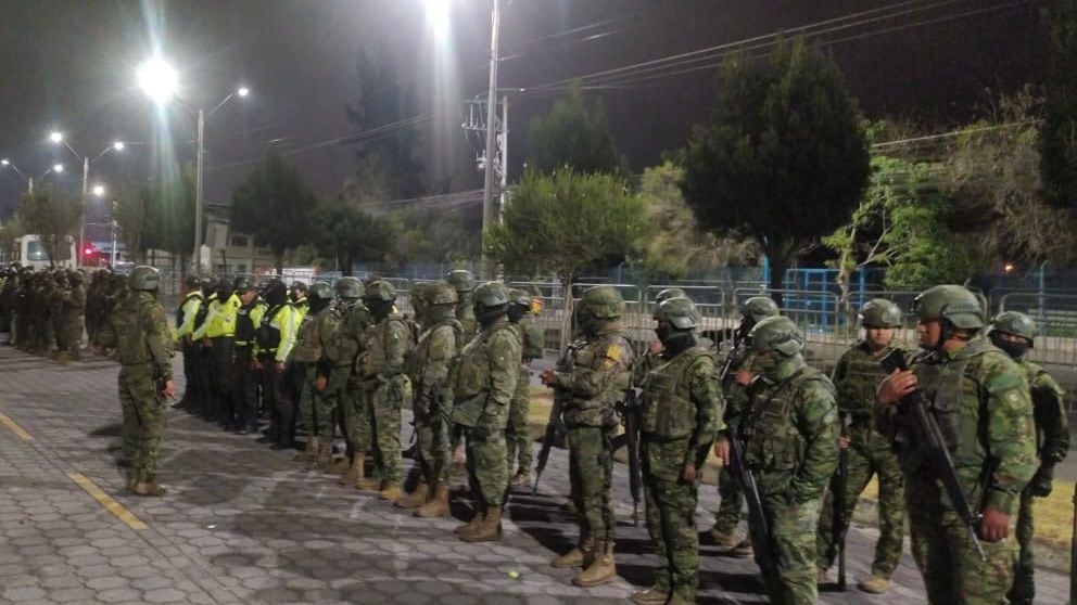 Operativo navideño en la cárcel de Riobamba deja el decomiso de teléfonos, chips, un congelador y otros objetos prohibidos