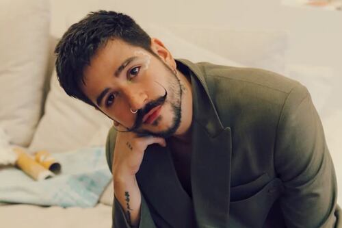 ¡Fanática fiel! Camilo quedó encantado con el enorme tatuaje que una seguidora se hizo en su honor