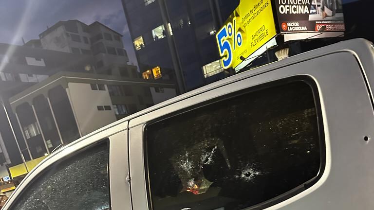 Camioneta donde asesinaron a Fernando Villavicencio
