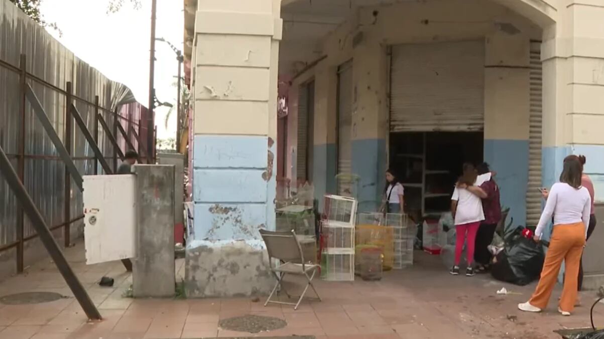 Decenas de personas ingresaron al inmueble para sustraer mercadería; Policía intervino en el operativo
